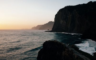 Explore as Melhores Praias e Piscinas da Madeira de Carro